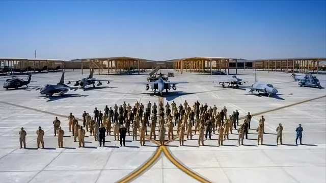 沙特不宣而战猛烈轰炸，多款战机连续发射炸弹打破中东平静