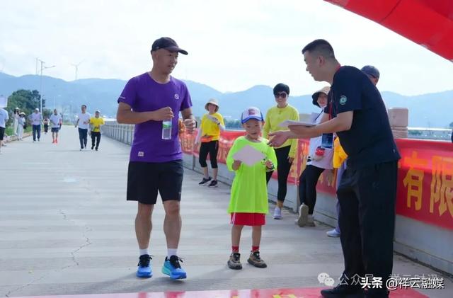 祥云：700余名徒步爱好者共赴青春之约
