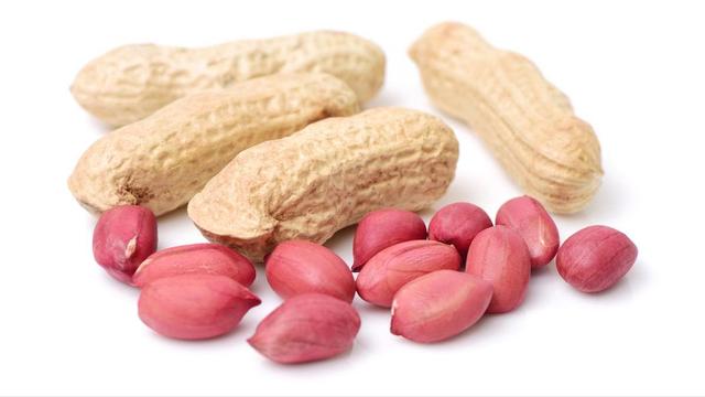 花生是高血压“催化剂”?提醒:若不想血压失控，远离“1白2黄	”