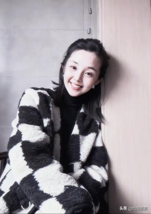 女兵方队领队王媛回家：曝更多美照，是采油厂职工，同事发文祝贺