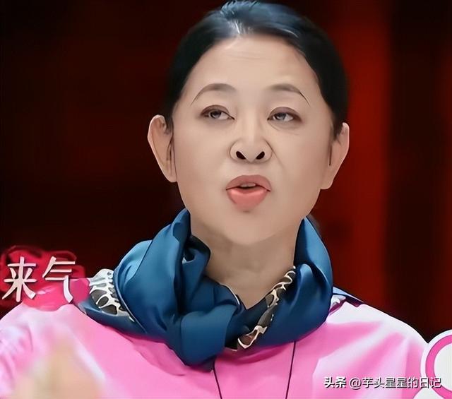 66岁倪萍现身长沙，脸部僵硬凹凸不平，眼睛浮肿严重，老到认不出