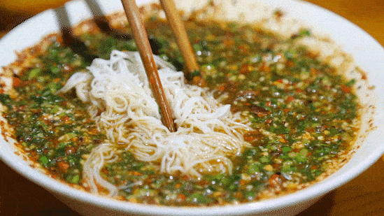 云南边陲21℃小城，比版纳好吃10倍，有多低调，就有多宝藏！