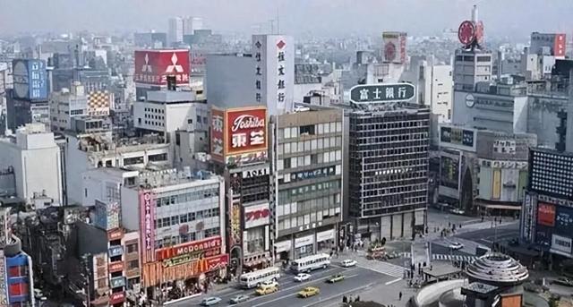 中国有权在日本驻军，高市早苗闯了大祸，日方意识到大事不妙！