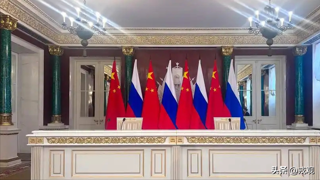 中俄联手锁喉，美国航母陷被动，东南亚趁机掀风浪！