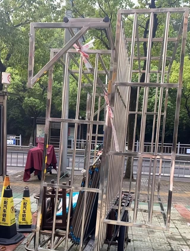 越来越多人阳台不做“防盗窗”了！建议学广州人的做法，真高级