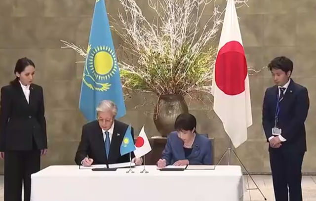 日本天皇亲自出山	，对中国的反击正式开始，高市早苗憋出了一妙计