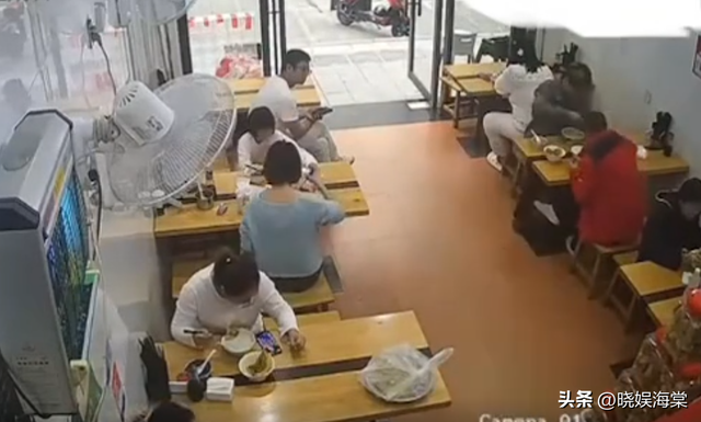 杭州胖女人吃面扣头后续：知情人曝内幕，警方介入，被父子追着打