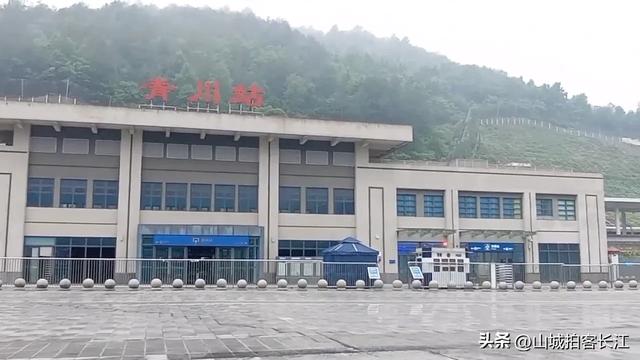 四川交通尴尬的县,坐拥双高铁站却难坐车,风景美到让人忘了吐槽