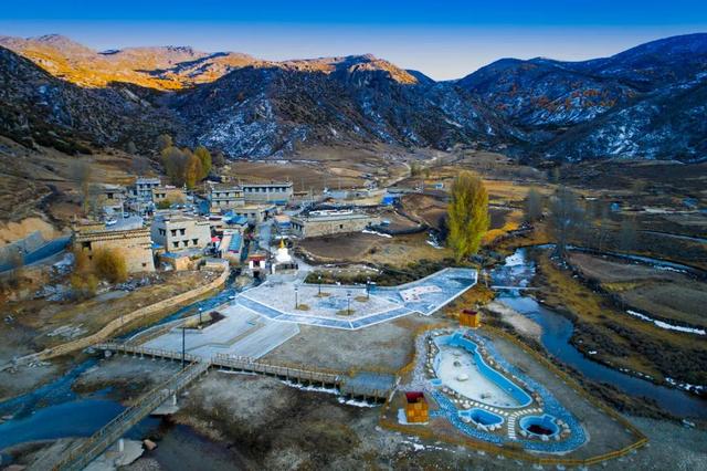 四川省稻城县历史沿革及行政区划