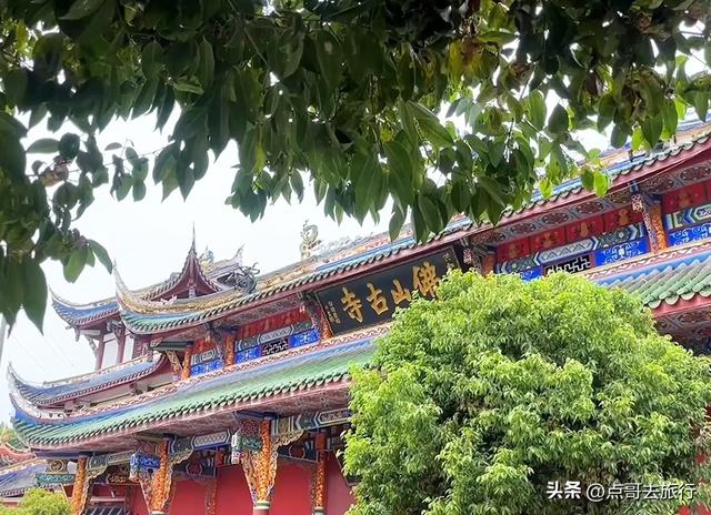 成都彭州被冷落的寺庙，殿宇壮观恢宏，位置堪称上乘，不要门票！