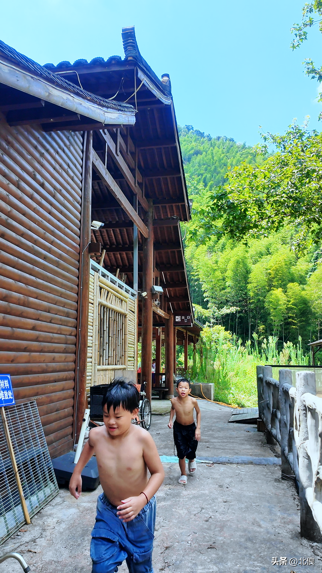 实测桂林宛田在水一汸小溪，景区升级暂停营业但仍允许游客自行游