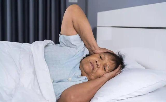 女性有没有衰老，“上半身”会说话，若一个没中，恭喜你还年轻！