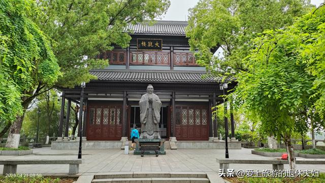 出游第6站-衡阳：东洲岛、石鼓书院、保卫里。阴雨天，游了个寂寞