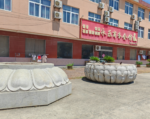 释永信倒台后，老乡才敢说实话，当年他想两三万一户买下整个村