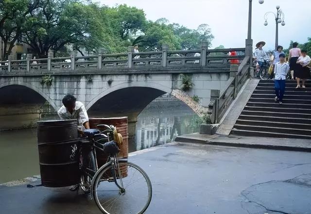 太罕见了！1985年的广州沙面岛，一个游客都没有