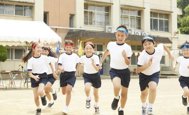 一年级入学年龄调整，9月1日起实施，多数家长认可。