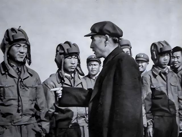 他33岁成“林办”秘书，42岁与张万年搭档，55岁被判有期徒刑10年