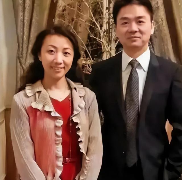 刘强东上千亿身家背后，儿子却是他一生的痛，感谢章泽天视如己出