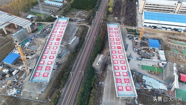 许昌绕城高速公路上跨京广铁路桥转体施工顺利完成