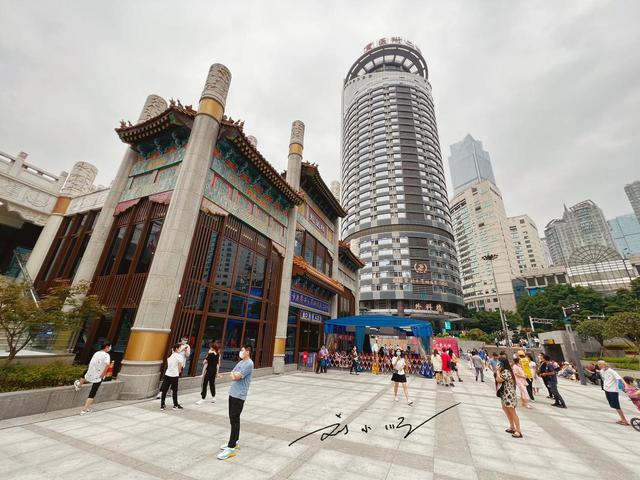 重庆又一“另类”网红地：医院门诊楼成打卡点，游客为啥争相来？