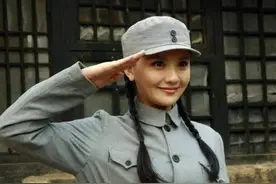 八路军帽子上的"两粒扣"，作用是什么？看完就知道有多高明了图片