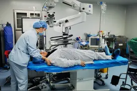 常德爱尔手术室护士李年华：为EYE蜕变，“中年护士”眼科成长记图片
