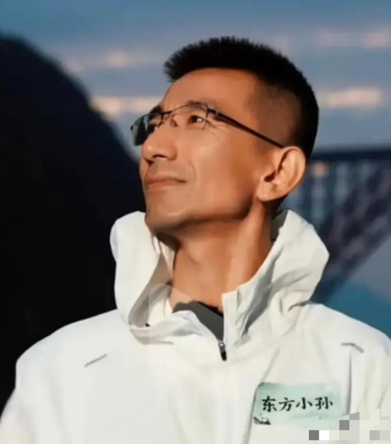 俞敏洪官宣孙东旭离职东方甄选，文案信息量大，证实董宇辉没说错