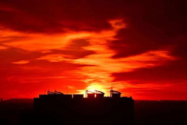 彩霞漫天！今晨的北京，真好看