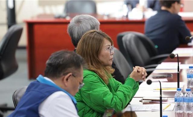 何鹰鹭宣布退出国民党，很多人都在怪郑丽文，其实是误会她了！