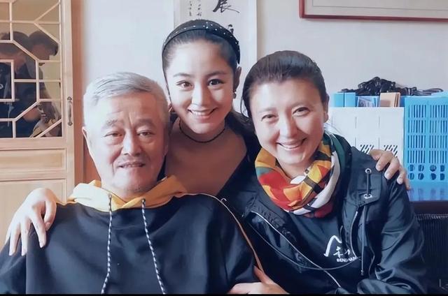 赵本山担心的事发生了！53岁闫学晶最大遗憾	，是没听他一句老人言