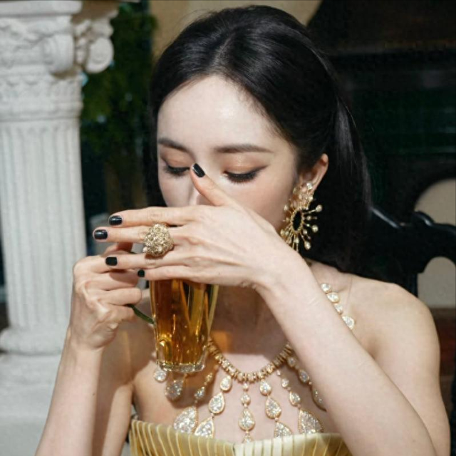 离婚7年，39岁杨幂高调宣布喜讯，没给前夫刘恺威留一丝体面！