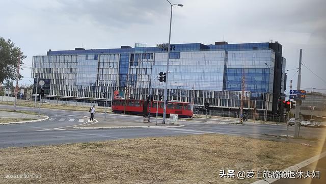 自由行第2天：坐8小时大巴到贝尔格莱德，买不到流量卡，几乎崩溃