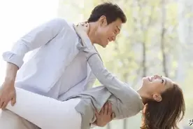 小姑子赖在我家两年，全家旅游我借故不去，小姑子回来后傻眼了图片