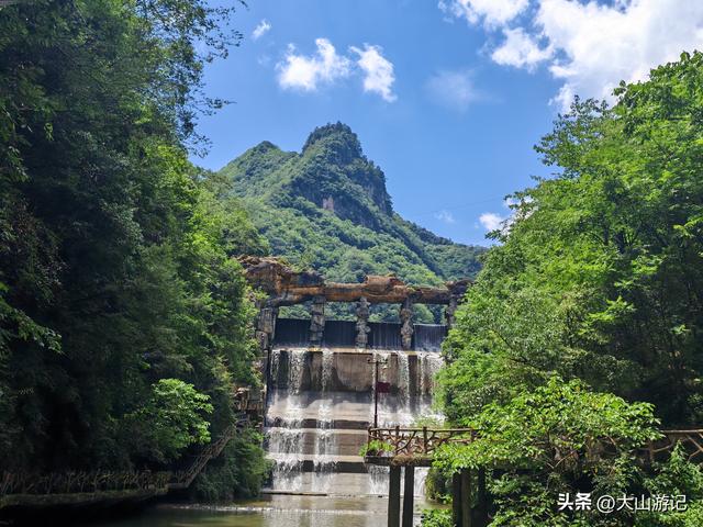 保康尧治河探幽尧帝神峡
