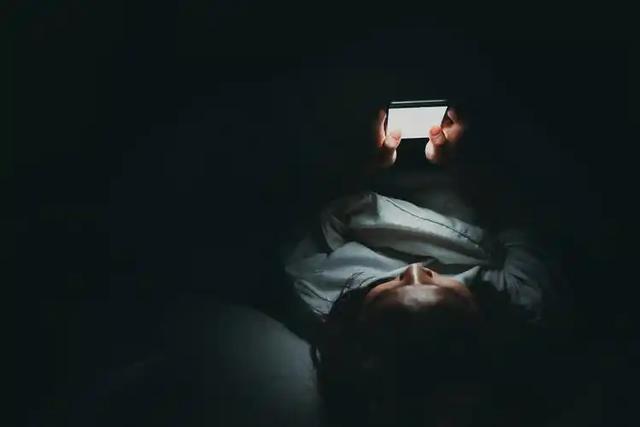 加快男性衰老的原因：熬夜仅第5，排第1的，很多男性还没察觉