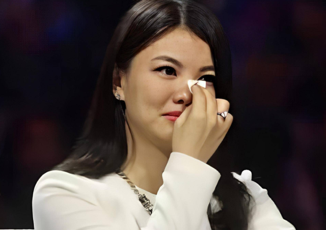 李湘风波再发酵！家境被扒底朝天，父母身份曝光，原来何炅没说错