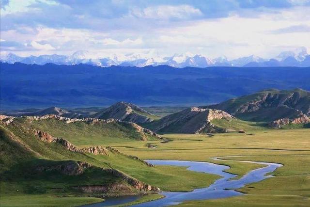 月薪8000留不住人，牧民靠万亩草场维生，新疆的上限下限超乎想象