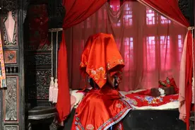 43岁光棍，娶了36岁的寡妇，新婚夜新娘的秘密被发现后，男子惊呆图片