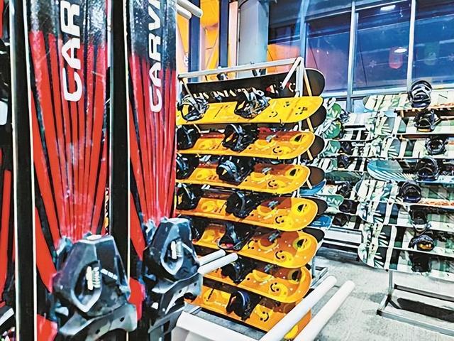 滑雪、看大雪人、玩碰碰车 嬉雪项目约30种！兰西县八岔沟滑雪度假小镇首滑