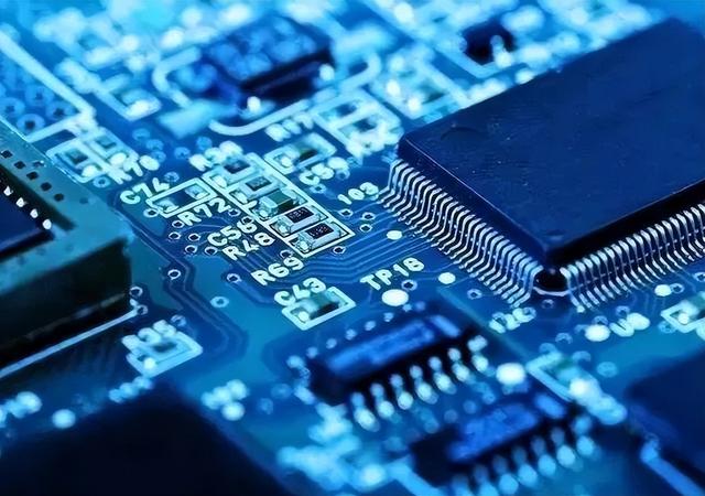 阿斯麦向美国承诺：只要解放军攻台，立刻远程瘫痪台积电光刻机
