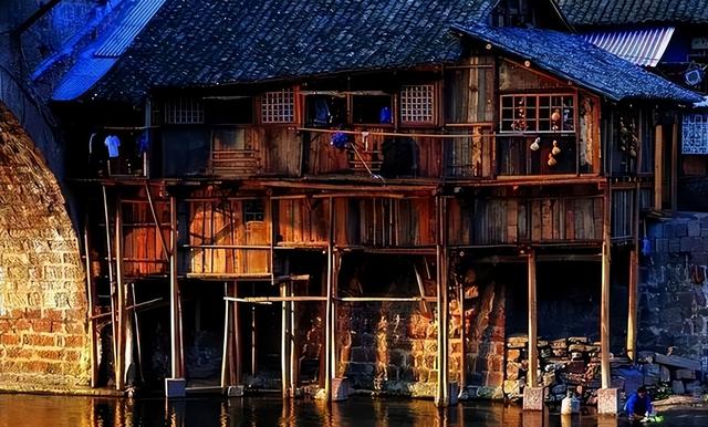 广西与贵州交界处的“菇类村”，女性衣着开放，以母系社会为主