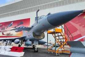 歼-10CE将亮相巴黎航展？中国军工“DeepSeek时刻”被具象化图片