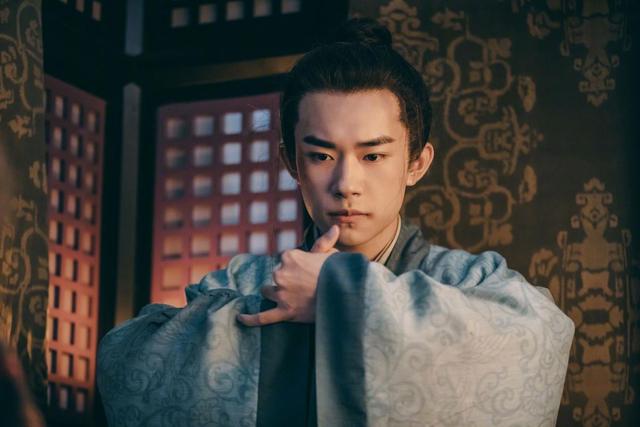 事实证明，单飞八年后，25岁的易烊千玺已经走上了另一条康庄大道
