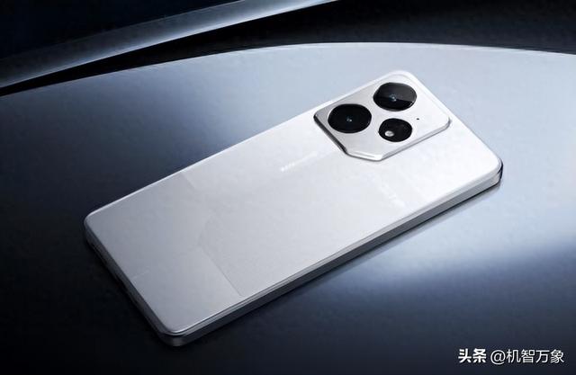 爆料称真我又开了一块6.78英寸1.5K LTPS三星直屏，推测由Neo8首发