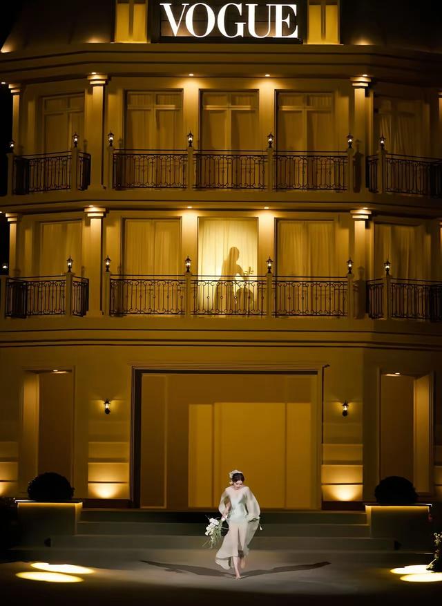 打底裤都露了天呐 ！这裙子存在的意义是啥