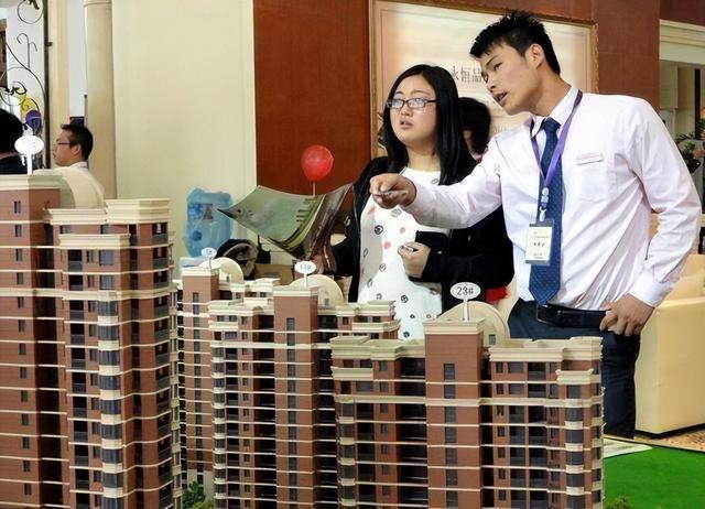 曹德旺预言：2025年，没有买房的人，五年后是失败者还是幸运儿？
