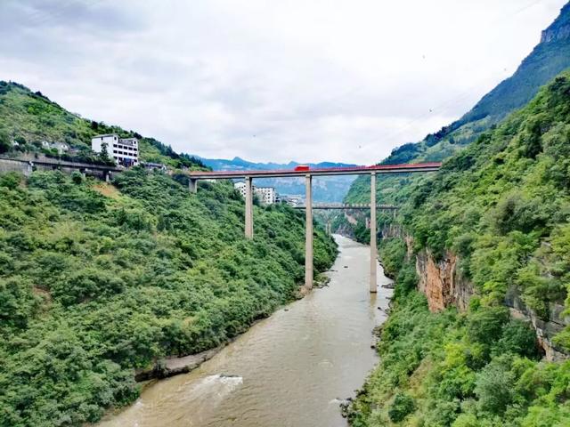 赤水河川黔边界（上）：三县（市）交邻两河口