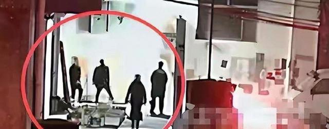 因一条狗，九人深夜踹门围殴，户主反杀后，结局让人后背一凉