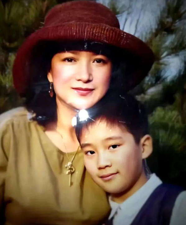 何晴离世3天，才发现她与许亚军儿子名字暗藏深意，字字都有来头