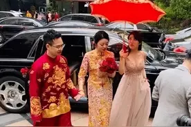 婚礼上那些吸引人眼球的伴娘，谁还有空看新娘啊？网友：有点尴尬图片